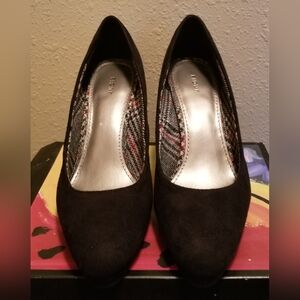 FIONI Johanna Suede Heels